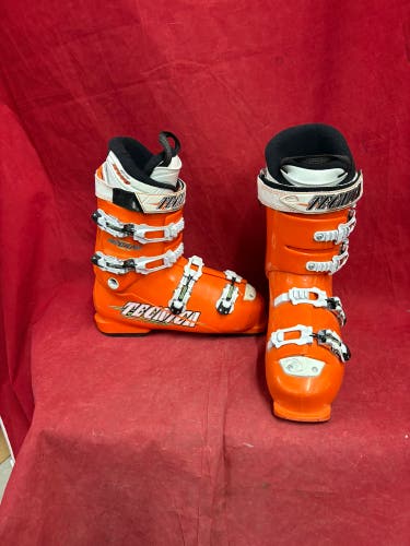 Ski Boots: Mondo 26 & 26.5 Tecnica Ski Boots (Used)