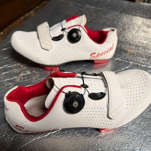 Men's Size 7 Bike Shoes Road Bike (Used)