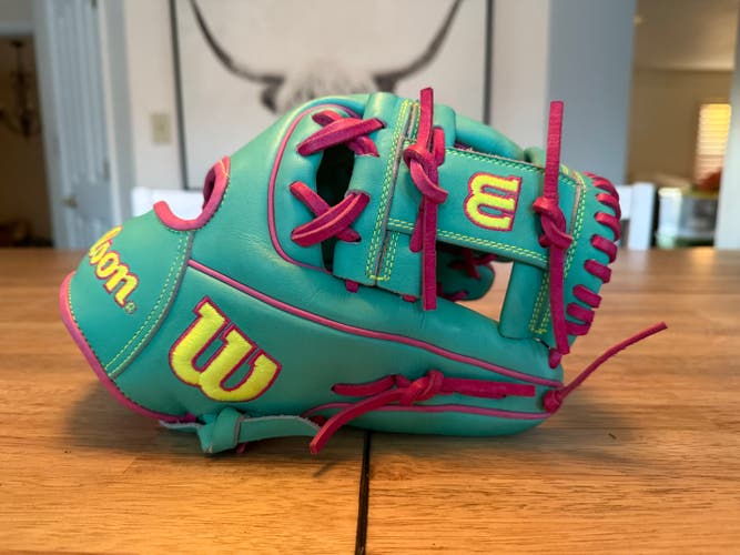 Infield RH Wilson A2000 1786 Baseball Glove 11.5" (Used)