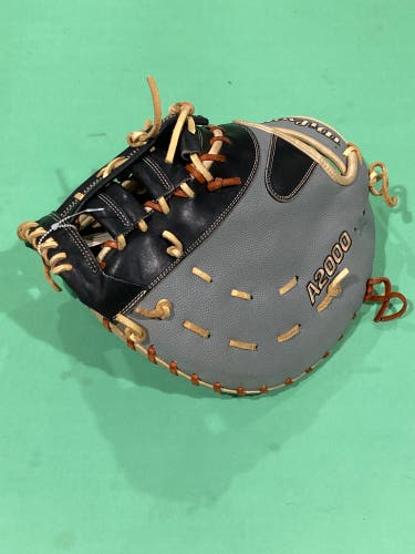 Wilson A2000 1620 RH First Base Baseball Glove 12.5" (Used)