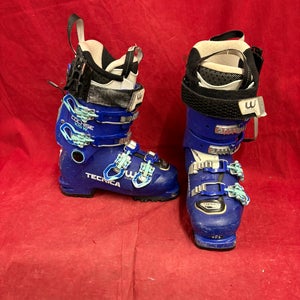 Ski Boots: Mondo 23 & 23.5 Tecnica Ski Boots (Used)