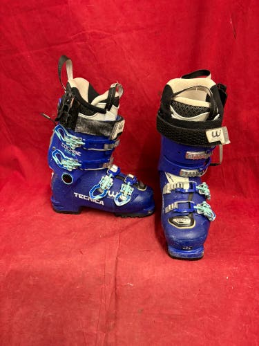 Ski Boots: Mondo 23 & 23.5 Tecnica Ski Boots (Used)