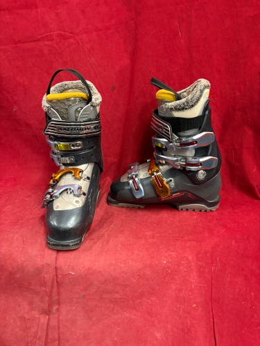 Ski Boots: Mondo 25 & 25.5 Salomon Ski Boots (Used)
