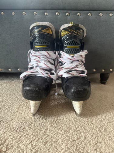 2018 Bauer Supreme 2S Pro Hockey Skates Regular Width 8.5 (Used)
