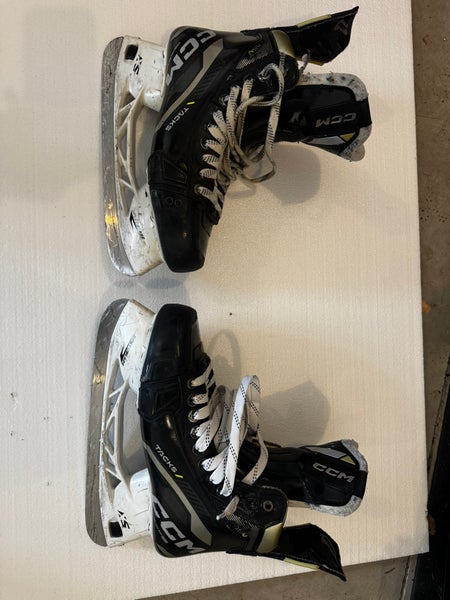 CCM AS-V Hockey Skates Wide Width 9.5 (Used)