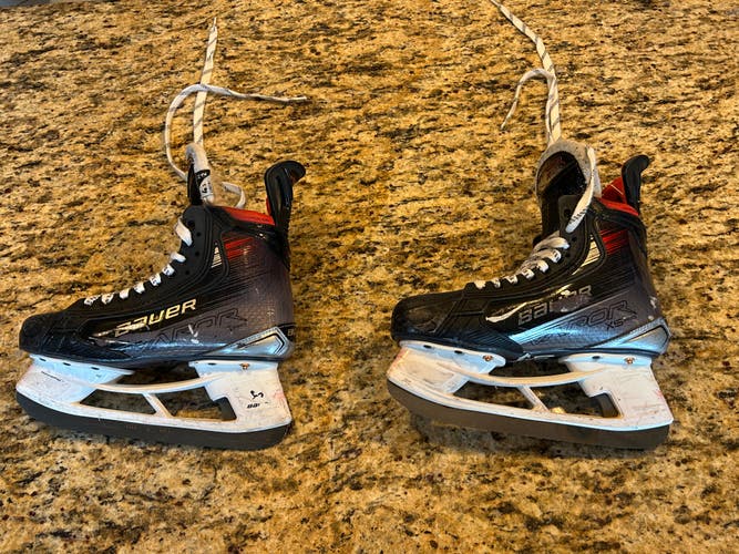 2024 Bauer Vapor X5 Pro Hockey Skates Size 4.5 (Used)