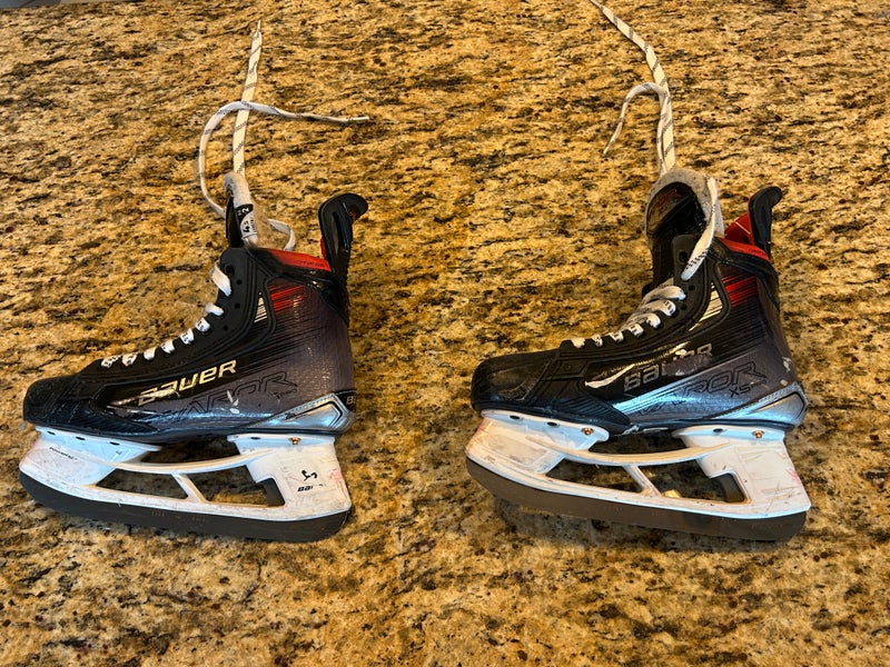 2024 Bauer Vapor X5 Pro Hockey Skates Size 4.5 (Used)