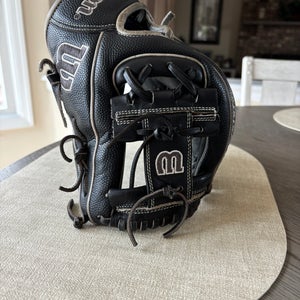2023 Wilson A2000 1786 RH Infield Baseball Glove 11.5" (Used)