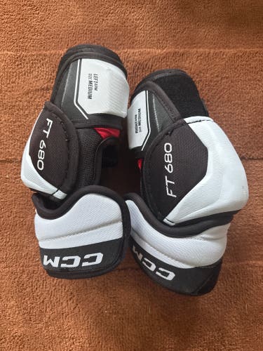 Senior Medium CCM JetSpeed FT680 Elbow Pads (New)