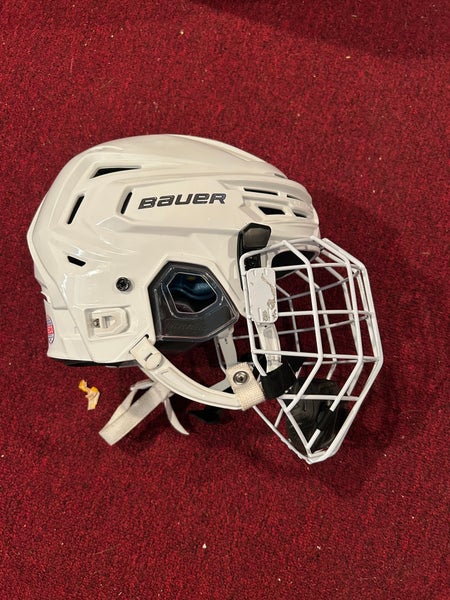 Medium Bauer Re-Akt 150 Helmet (Used)