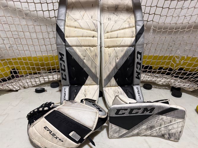 32" CCM Extreme Flex 5.9 Regular Goalie Full Set (Used)