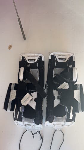 24" Vaughn Velocity V9 Goalie Leg Pads (Used)