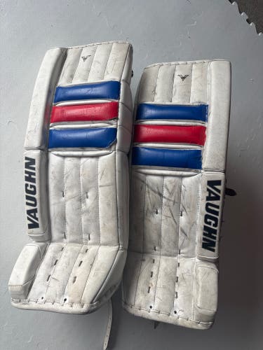 28" Vaughn Velocity V5 7270 Goalie Leg Pads (Used)