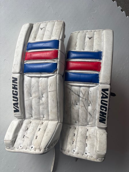 28" Vaughn Velocity V5 7270 Goalie Leg Pads (Used)