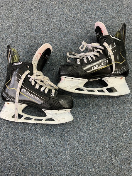 Senior Bauer Supreme M40 Hockey Skates 7 (Used)