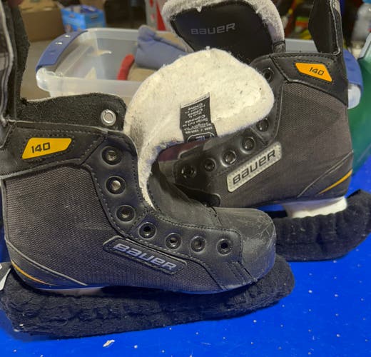 Bauer Supreme 140 Hockey Skates 12 (Used)