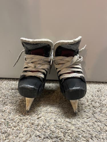 2017 Bauer Vapor X700 Hockey Goalie Skates Regular Width Size 1.5 (Used)