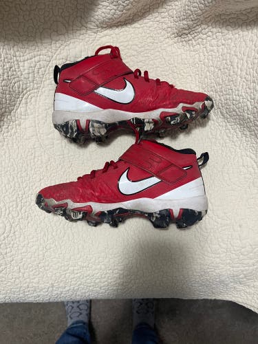 Red Kid's 2.5Y (Big Kids / Youth) Youth Nike Trout Low Top Molded Cleats (Used)