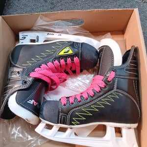 Graf 735 supra IX Hockey Skates Regular Width Size 3 (New)