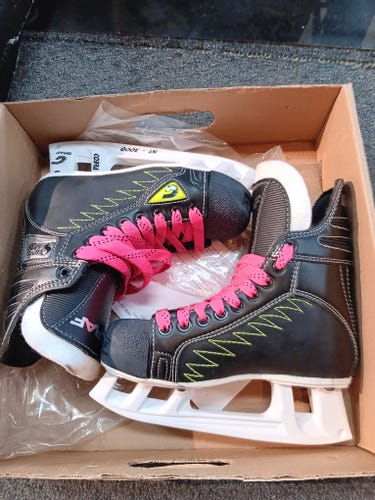 Graf 735 supra IX Hockey Skates Regular Width Size 3 (New)