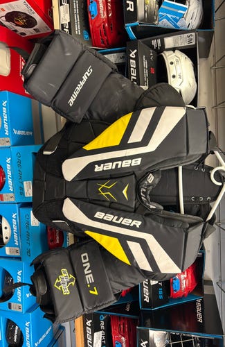 USED SR S Bauer Supreme ONE.7 One .7 Small Senior Ice hockey goal Goalie body armour Chest Protector