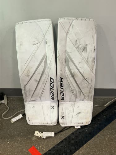 White Medium 34+ Senior Bauer Vapor X5 Pro Goalie Leg Pads (Used)