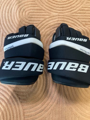 Black Senior Bauer Impact 300 Gloves 14" (Used)