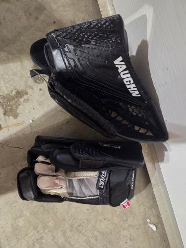 32" 2025 Vaughn VX1 Regular Goalie Full Set (Used)