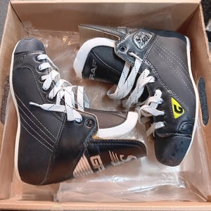Graf Supra 502 Hockey Skates Regular Width Size 4.5 (New)