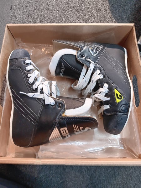Graf Supra 502 Hockey Skates Regular Width Size 4.5 (New)
