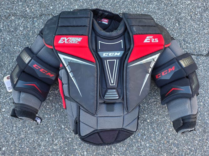 CCM Extreme Flex Shield E2.5 Goalie Chest Protector | Junior Large/Extra Large