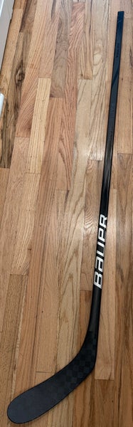 New Senior Bauer Vapor Hyperlite 2 Right Handed Hockey Sticks P28 70 Flex