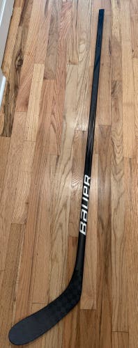 New Senior Bauer Vapor Hyperlite 2 Right Handed Hockey Sticks P28 70 Flex
