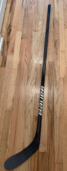 New Senior Bauer Vapor Hyperlite 2 Right Handed Hockey Sticks P28 70 Flex