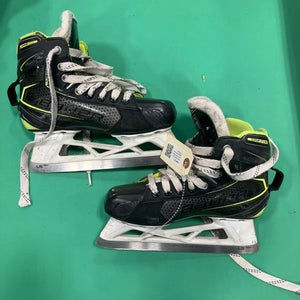 Junior Bauer GSX Hockey Goalie Skates Regular Width Size 3.5 (Used)