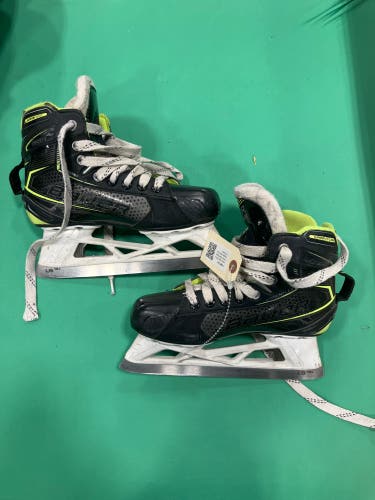 Junior Bauer GSX Hockey Goalie Skates Regular Width Size 3.5 (Used)