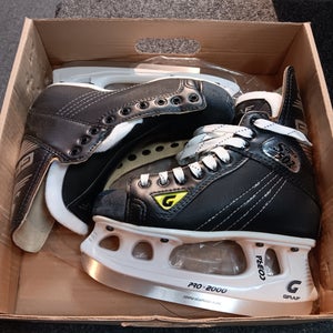 Graf Supra 502 Hockey Skates Regular Width Size 4.5 (New)