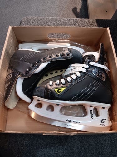 Graf Supra 502 Hockey Skates Regular Width Size 4.5 (New)