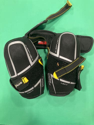 Senior Medium CCM Tacks 9550 Elbow Pads (Used)