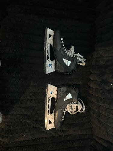 True 2 Piece Hockey Goalie Skates 12 (Used)
