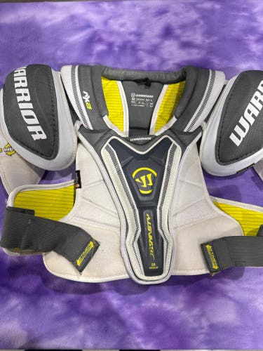 Medium Senior Warrior Dynasty AX2 Shoulder Pads (Used)