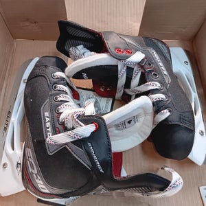 Easton Synergy EQ30 Hockey Skates Regular Width Size 2 (New)