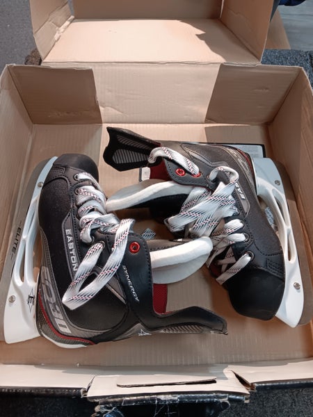 Easton Synergy EQ30 Hockey Skates Regular Width Size 5 (New)