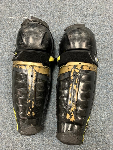 Senior CCM Tacks AS-V Pro Shin Pads 15" (Used)