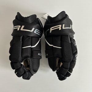 New 11" Junior True Catalyst 7X3 Gloves - Black
