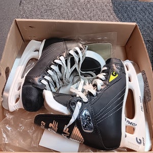 Graf Supra 502 Hockey Skates Regular Width Size 3.5 (New)