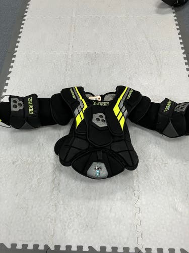 Senior Medium Vaughn Velocity VE8 Pro Goalie Chest Protector (Used)