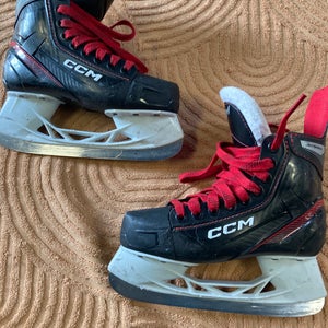 Junior CCM JetSpeed FT455 Hockey Skates Regular Width Size 3 (Used)