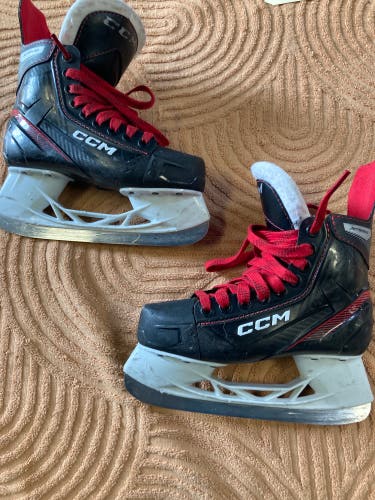 Junior CCM JetSpeed FT455 Hockey Skates Regular Width Size 3 (Used)