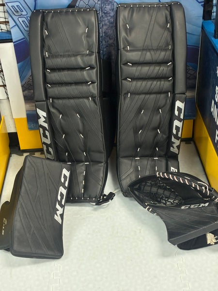 Black 34" Senior CCM Extreme Flex 4.5 Goalie Full Set Regular (Used)